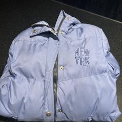 Giacca blauw, come riportato da Hotel Van der Valk Harderwijk op de Veluwe utilizzando iLost