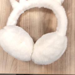 Fülvédők, amint azt Pathé Zwolle az iLost segítségével jelentette.