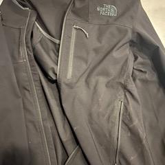 Jacket  the north face، كما تم الإبلاغ عنه بواسطة Awakenings Eindhoven عبر iLost