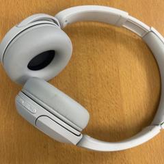 Headphones, as reported by Inntel Hotels Amsterdam Centre using iLost