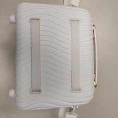 Bag - Klein koffer wit, as reported by Centraal magazijn using iLost