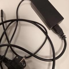 Cargador de laptop laptop oplader zwart AC adapter, ha sido reportado por HU Amersfoort con iLost