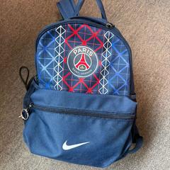 حقائب الظهر والحقائب النهارية rugtas، كما تم الإبلاغ عنه بواسطة Van Heugten Tours عبر iLost