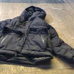 재킷 Zwart, iLost를 사용하여 De Heeren van Aemstel에 보고됨