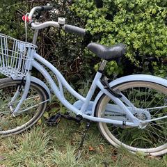 Licht blauwe kinderfiets, jak zgłoszono do iLost