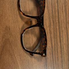 Óculos Bruin, como reportado por Pathé Zaandam utilizando o iLost