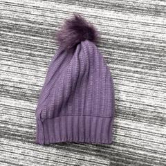 Beanie Paars wollen muts, amint azt Arriva Vechtdallijnen az iLost segítségével jelentette.