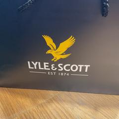 셔츠 Blauw, iLost를 사용하여 Designer Outlet Roosendaal에 보고됨