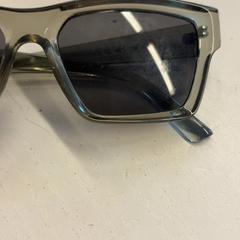 Occhiali da sole, come riportato da DGTL Amsterdam 2025 utilizzando iLost