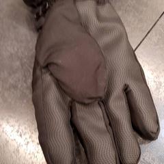 Handschuh, gemeldet von Rotterdam The Hague Airport über iLost