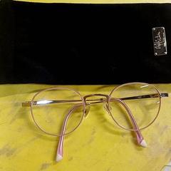 眼鏡 Rose en métal がiLostで IKEA Lille によって報告されました