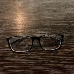 Brýle zwart, jak nahlášeno WestCord Hotel Eindhoven pomocí iLost