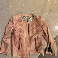 Txamarra pink, gisa salatu by Room Mate Bruno iLost erabiliz