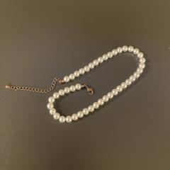 Nyaklánc, amint azt MEININGER Hotel Dresden Zentrum az iLost segítségével jelentette.