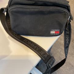 Taška tuquerrez, België, jak nahlášeno Gemeente Amsterdam - Bureau Gevonden Voorwerpen pomocí iLost