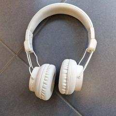 Hoofdtelefoon Beige, zoals gemeld door Centraal magazijn met iLost