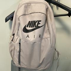 Backpack Nike air, as reported by Breng Arnhem using iLost