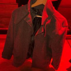 Oblekové sako jas, jak nahlášeno Club Nyx/Exit Café pomocí iLost