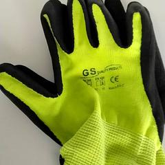 Kläder Zwart met f.uogeel, rapporterat av Regio Antwerpen - Brussel med iLost