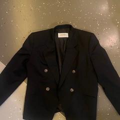 Blazer BLACK, rapporterat av Room Mate Bruno med iLost