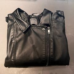 leren jasje, gisa salatu by Van der Valk Hotel Breukelen iLost erabiliz