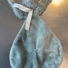 Plüss pofon Konijn, amint azt Burgers' Zoo az iLost segítségével jelentette.