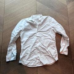 Oblečení witte heren Blouse, jak nahlášeno Hotel Apeldoorn pomocí iLost