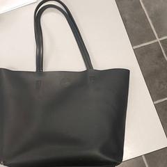 Táska - Handtas - Skurta, amint azt Regio Limburg - Leuven az iLost segítségével jelentette.