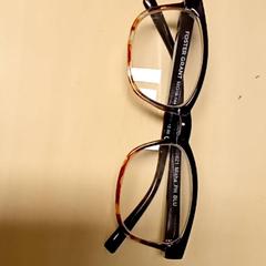 Glasögon, rapporterat av Mövenpick Hotel Amsterdam City Centre med iLost