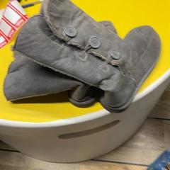 Laarzen, gemeldet von IKEA Delft über iLost