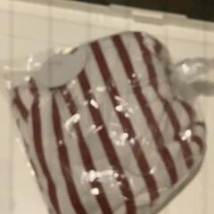 Tričko shirt, jak nahlášeno MEININGER Hotel Amsterdam City West pomocí iLost
