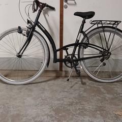 Bici da donna B-twin Zwart, come riportato da Fietsdepot Hasselt utilizzando iLost