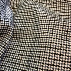 Bunda Checkered, jak nahlášeno Eindhoven Airport pomocí iLost