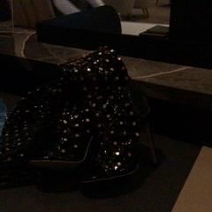 Scarpa, come riportato da Van der Valk Hotel Amsterdam Zuidas utilizzando iLost