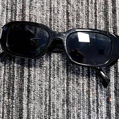 Des lunettes de soleil Zwart, a été signalé par Arriva Vechtdallijnen utilisant iLost