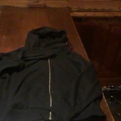 Hoodie Zwart vest, as reported by Café Leentje using iLost
