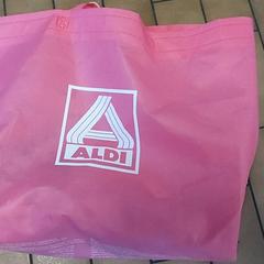 Saco - roos, como reportado por Centraal magazijn utilizando o iLost