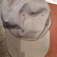 Kšiltovka grise, jak nahlášeno TCL pomocí iLost