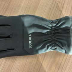 Guants, segons ha informat Connexxion Amstelland-Meerlanden Schiphol Zuid mitjançant iLost