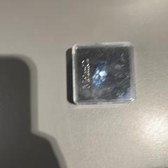 Doboz edelsteen in doosje edelsteen in een doos, amint azt Pathé Tilburg Stappegoor az iLost segítségével jelentette.