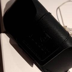 Estoig d'ulleres, segons ha informat Campus Den Haag mitjançant iLost