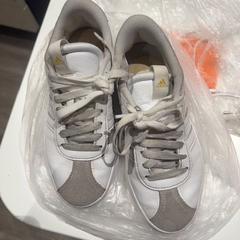 靴 がiLostで Amsterdam ID Aparthotel によって報告されました