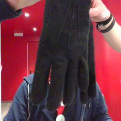 Kesztyű, amint azt MEININGER Hotel Roma Termini az iLost segítségével jelentette.