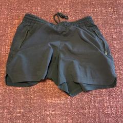Shorts, as reported by ibis Styles Rotterdam Ahoy using iLost