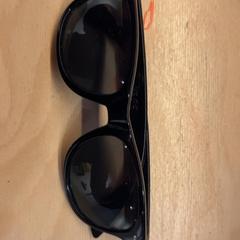 Napszemüveg Zwart, amint azt Pathé Utrecht Leidsche Rijn az iLost segítségével jelentette.