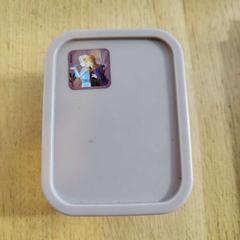 Tupperware grijs tupperware bakje, frozen stikker, segons ha informat Hortus mitjançant iLost