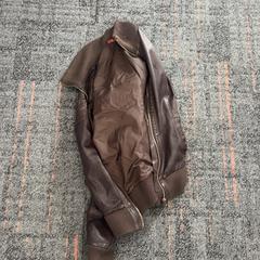 Jaqueta, segons ha informat Connexxion Amstelland-Meerlanden Schiphol Noord mitjançant iLost