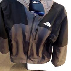 Bunda Grijs met zwart, jak nahlášeno EBS Tramplein pomocí iLost