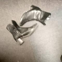 Stiefel, gemeldet von Mövenpick Hotel Amsterdam City Centre über iLost