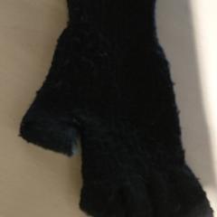 Ruházat - handschoenen, amint azt Regio Antwerpen - Brussel az iLost segítségével jelentette.